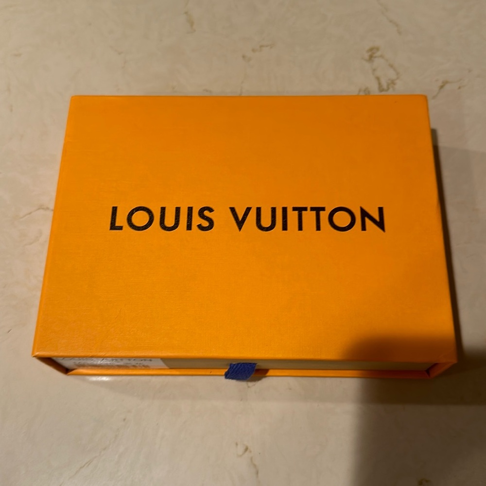 Brand New Wallet for credit cards with a zipper